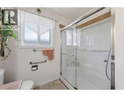 Kitchen - 2660 Argyle Avenue, Kamloops, BC V2B4T8 Photo 15