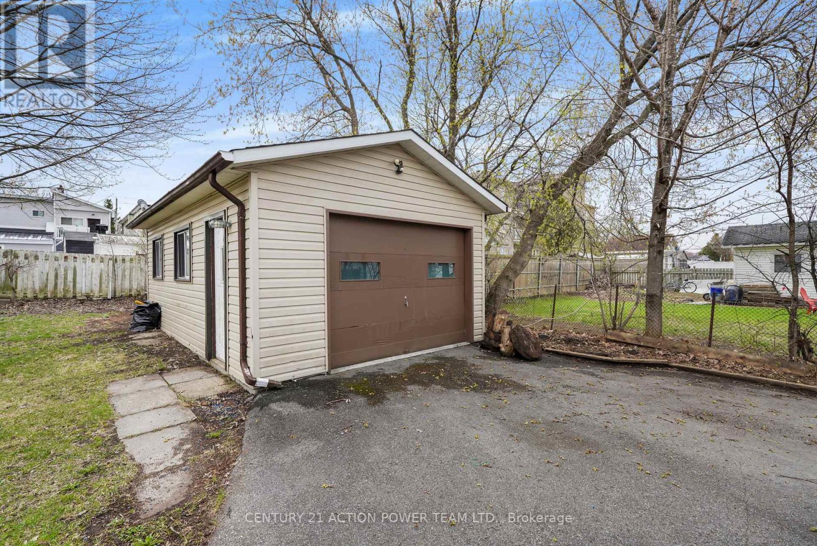 983 CHAPMAN STREET - Image 4