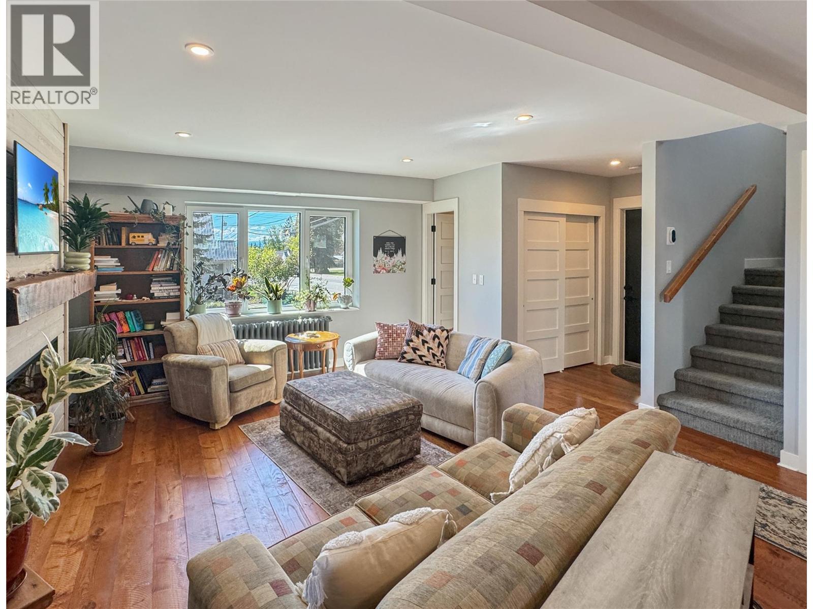 #1 323 Banks Street - 4
