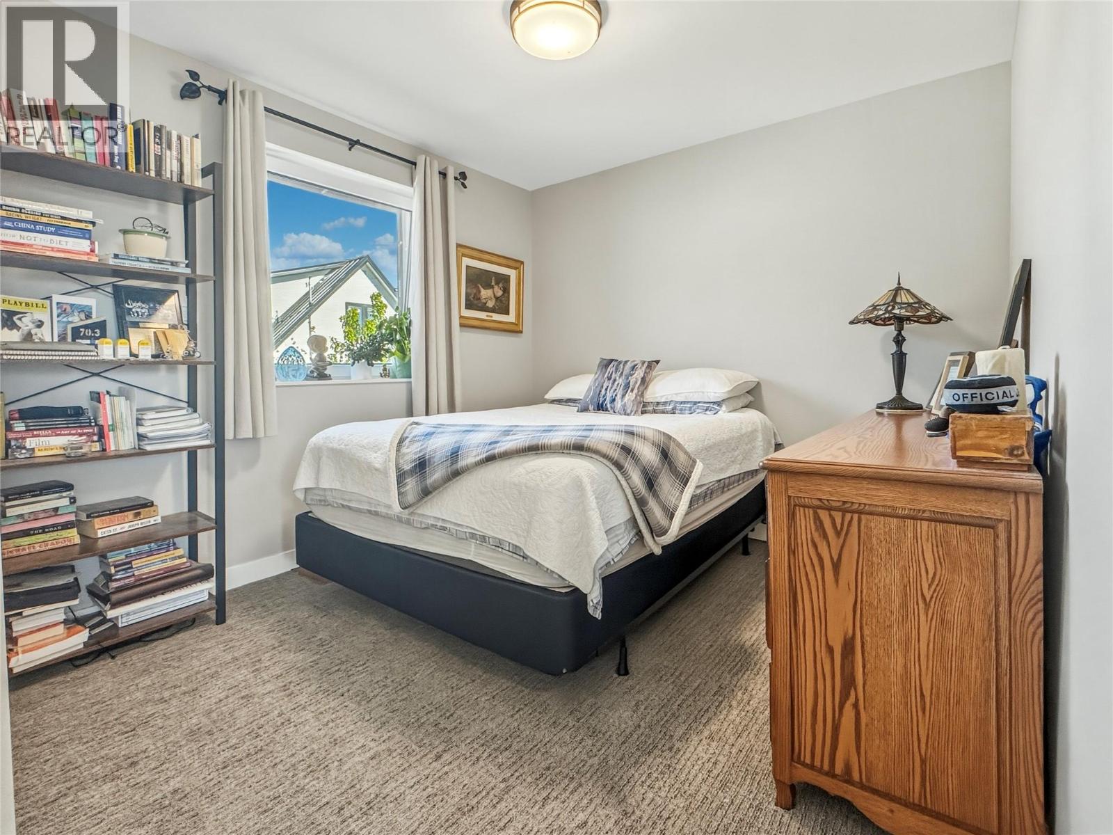 #1 323 Banks Street - 21