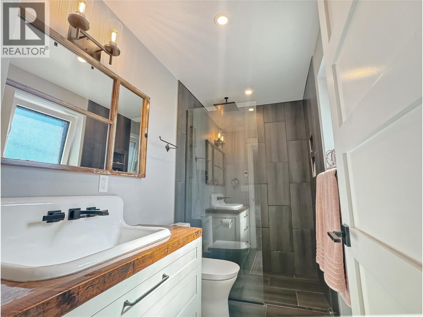 #1 323 Banks Street - 17