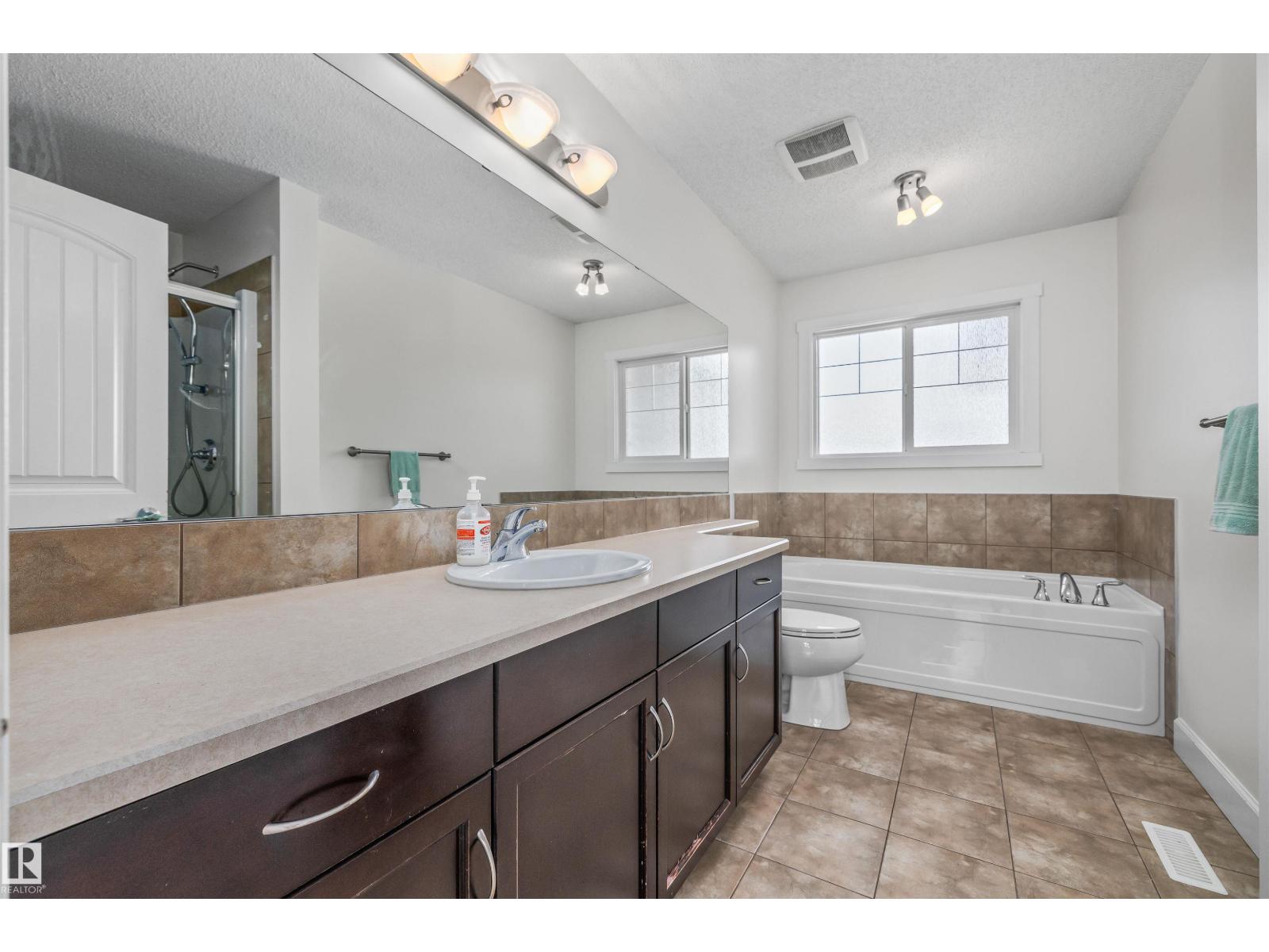 3082 WHITELAW DR NW - 33