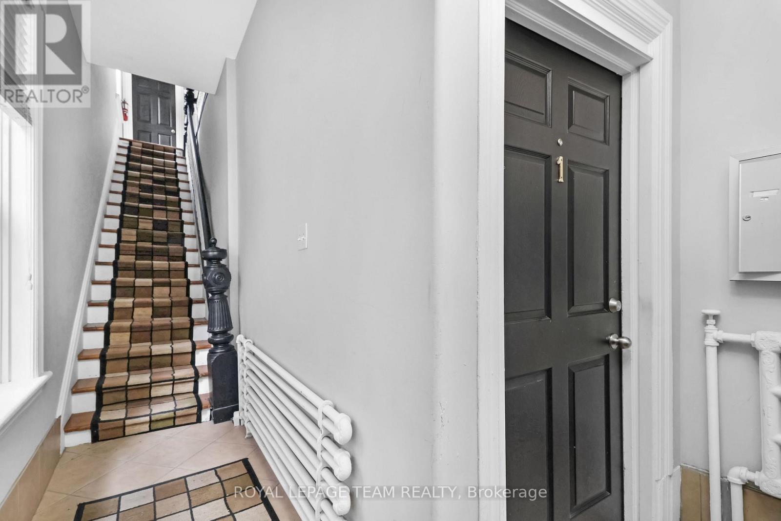 548 MACLAREN STREET - 6