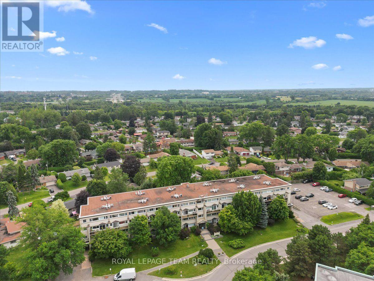 #201 12 CORKSTOWN ROAD - 41
