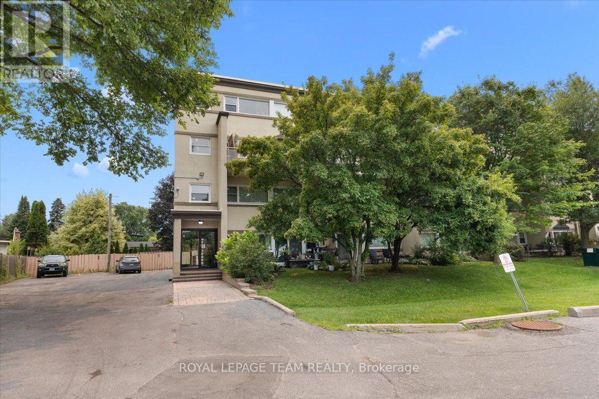 #201 12 CORKSTOWN ROAD - 42