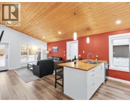 31 Takhini Meadows Drive, Whitehorse North, YT Y1A7A2 Photo 34