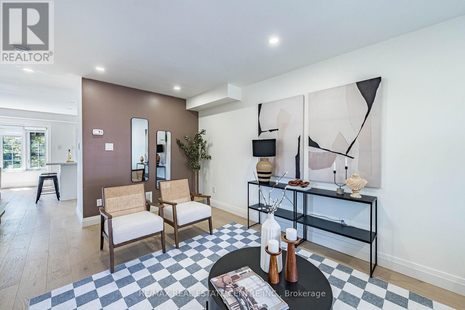 29 MOSAICS AVENUE - Image 10