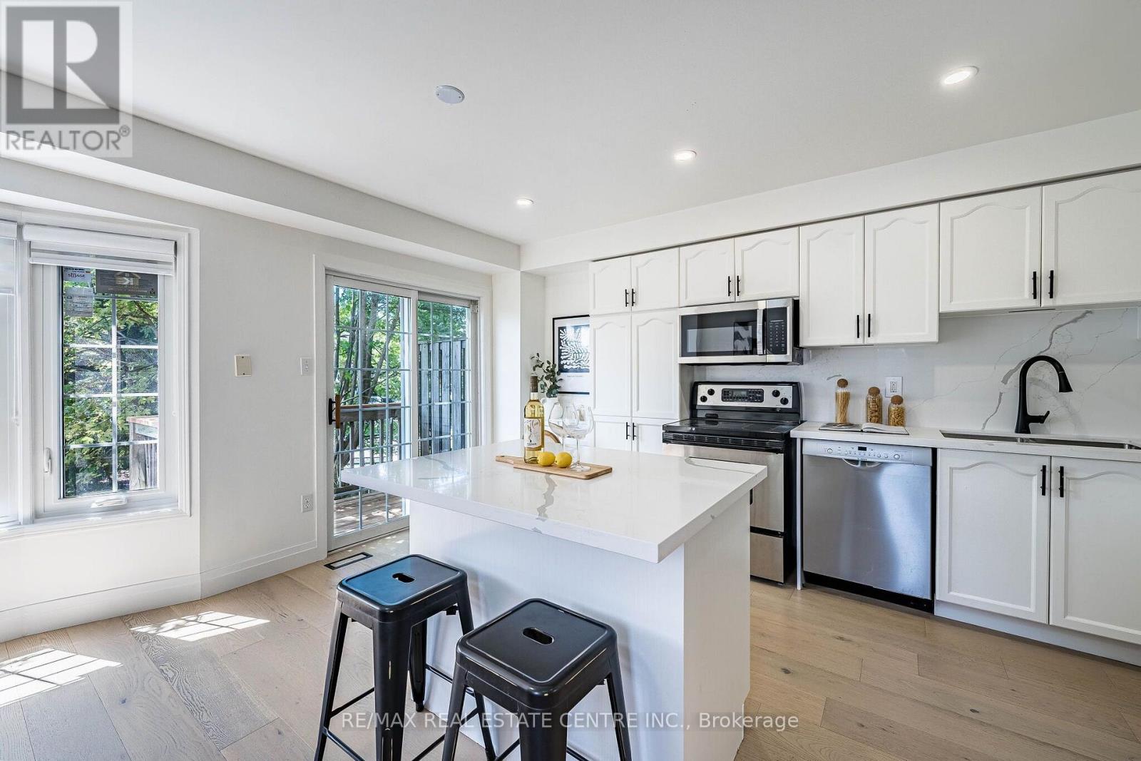 29 MOSAICS AVENUE - Image 17