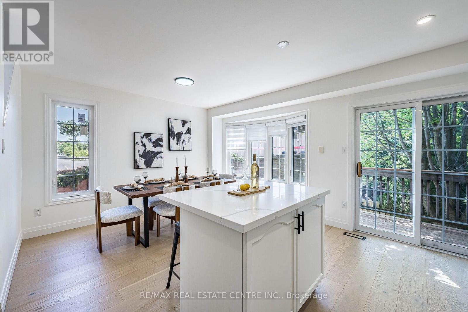 29 MOSAICS AVENUE - Image 18