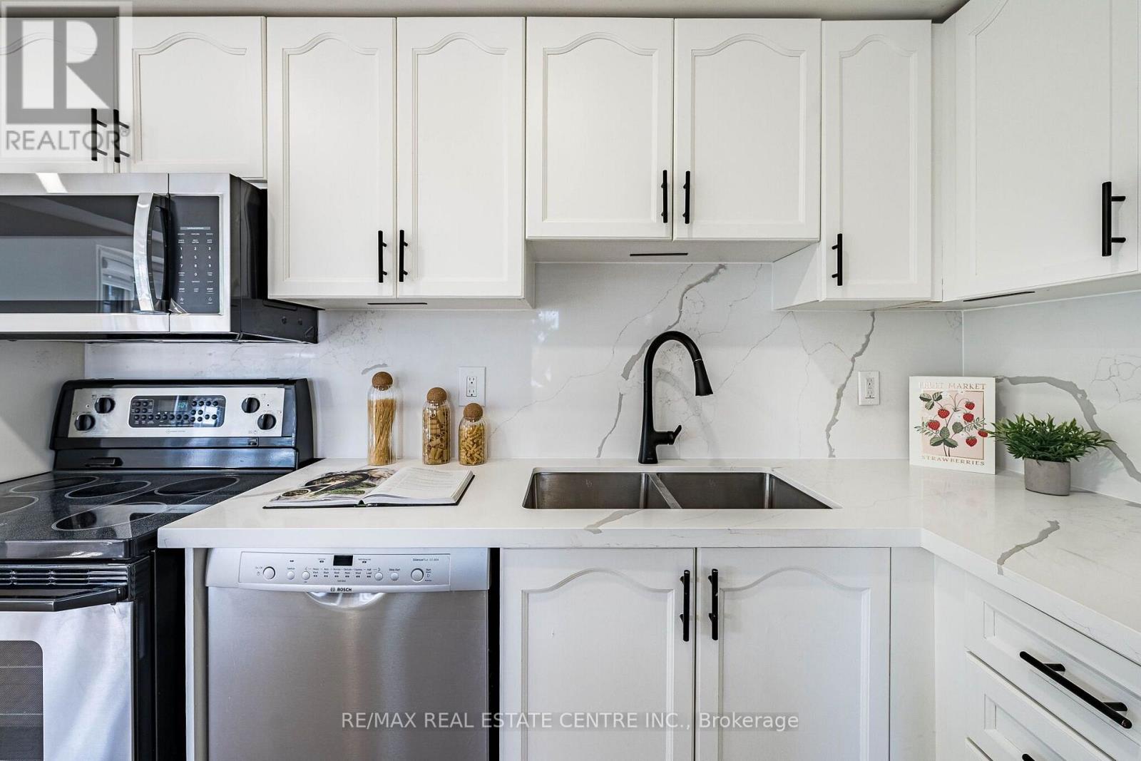 29 MOSAICS AVENUE - Image 21