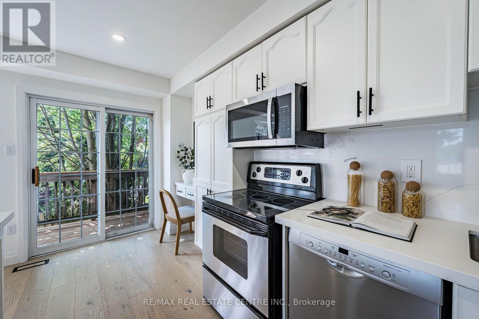 29 MOSAICS AVENUE - Image 22