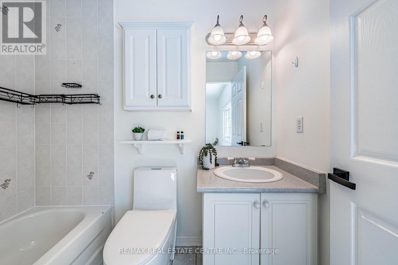 29 MOSAICS AVENUE - Image 31