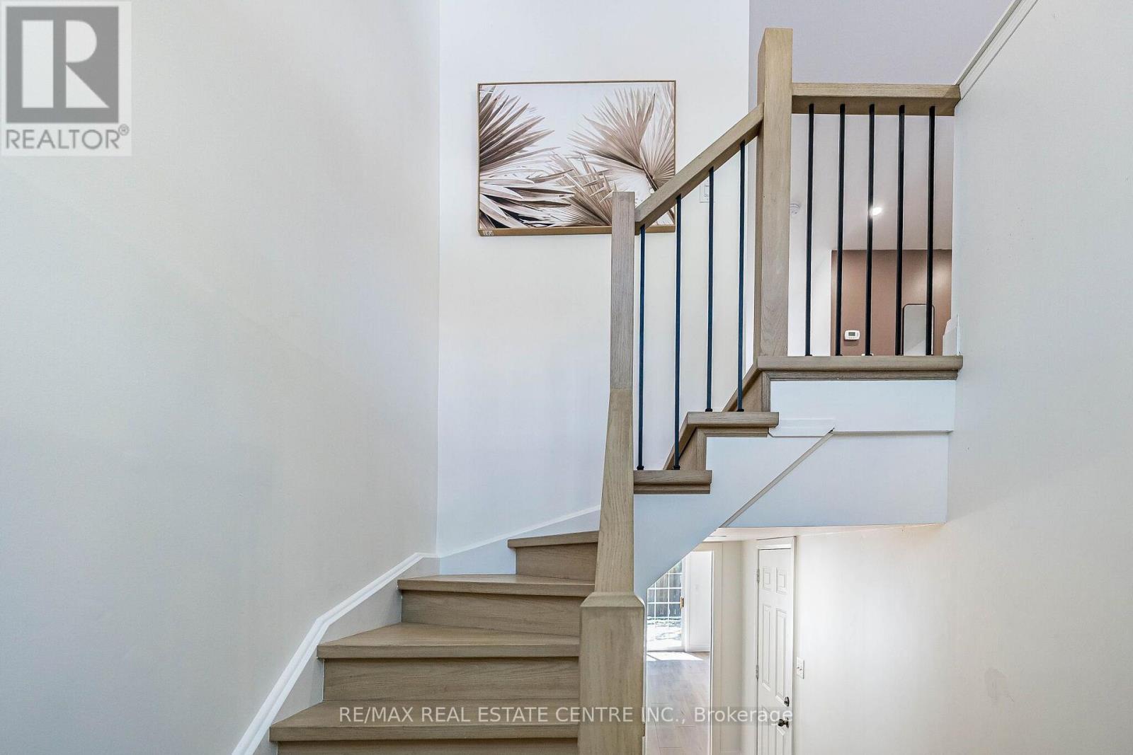 29 MOSAICS AVENUE - Image 4