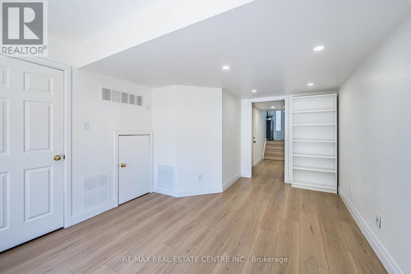 29 MOSAICS AVENUE - Image 43