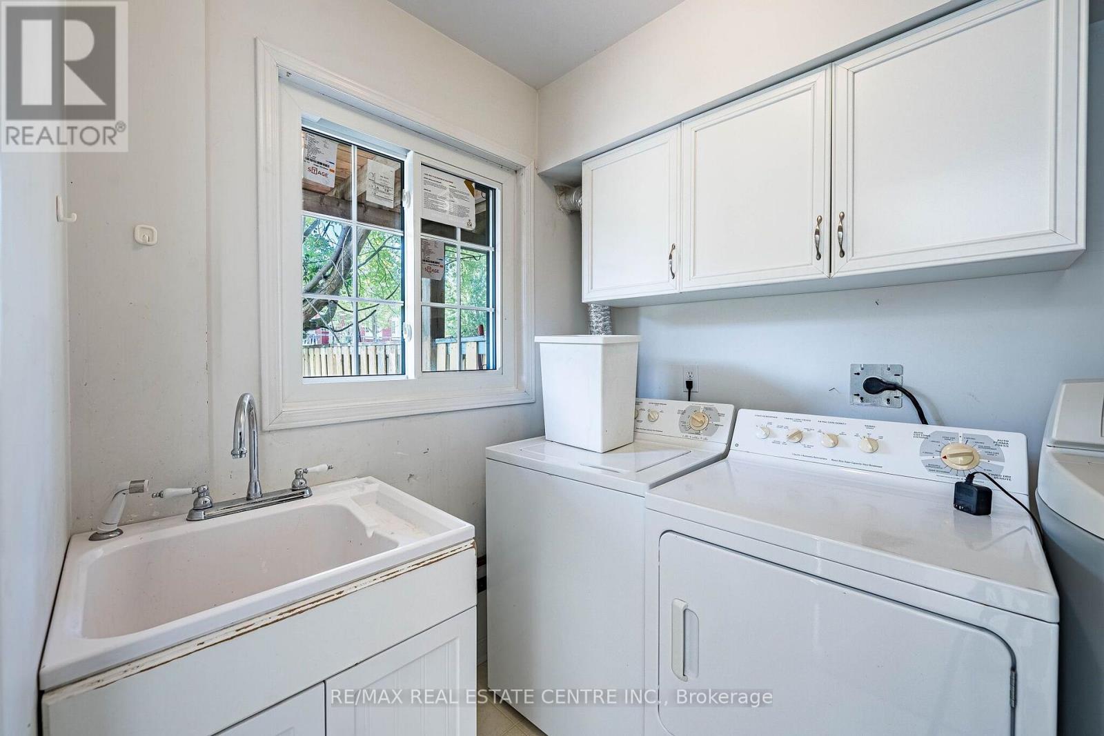 29 MOSAICS AVENUE - Image 44