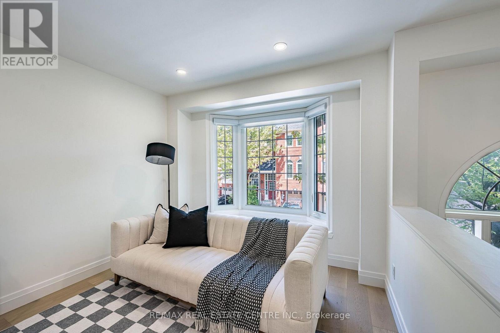29 MOSAICS AVENUE - Image 9