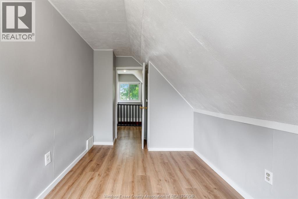 1563 Albert ROAD - 17