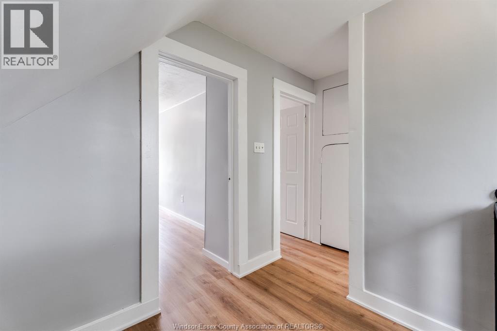 1563 Albert ROAD - 15