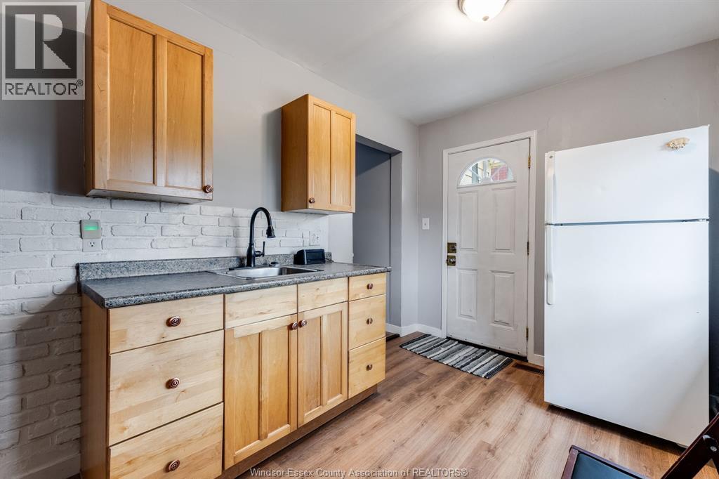 1563 Albert ROAD - 10