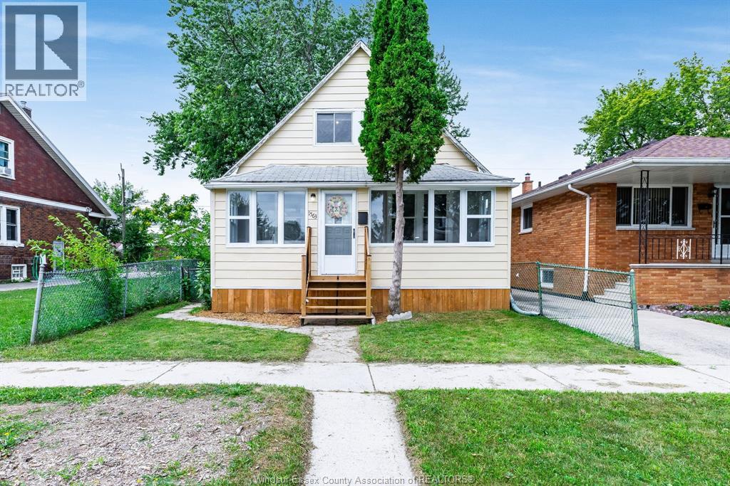 1563 Albert ROAD - 1