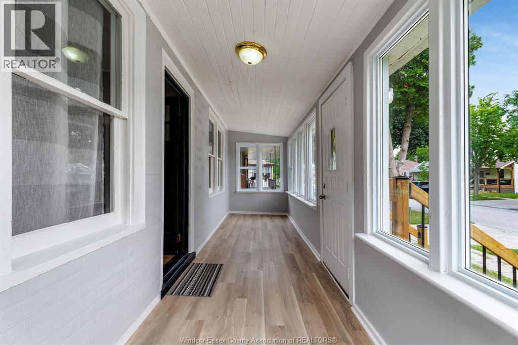 1563 Albert ROAD - 2
