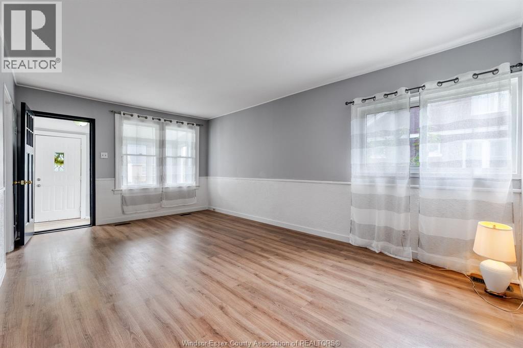 1563 Albert ROAD - 5