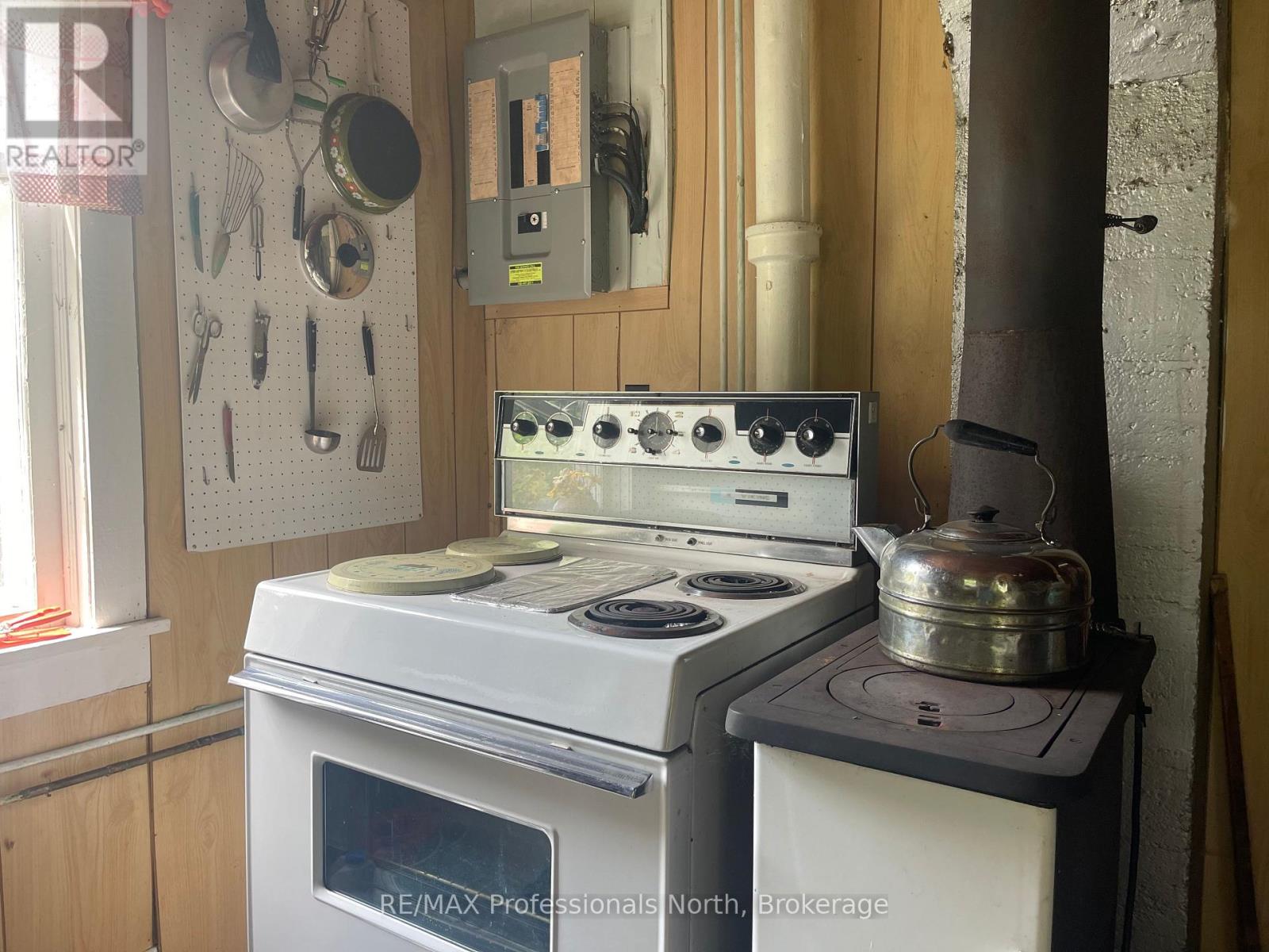 1038 GOODERHAM STREET - 10