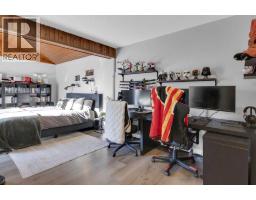 4pc Bathroom - 2231 39 Street Se, Calgary, AB T2B1A6 Photo 11