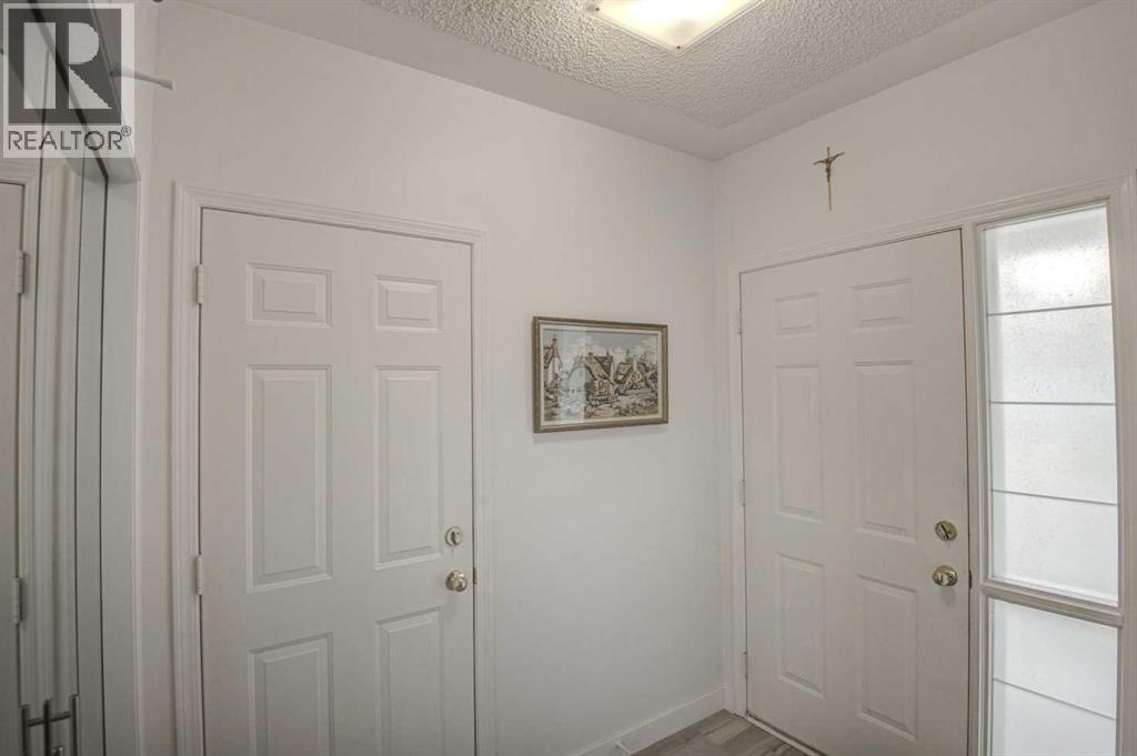 58 Sierra Morena Gardens SW, Signal Hill, Calgary photo 3