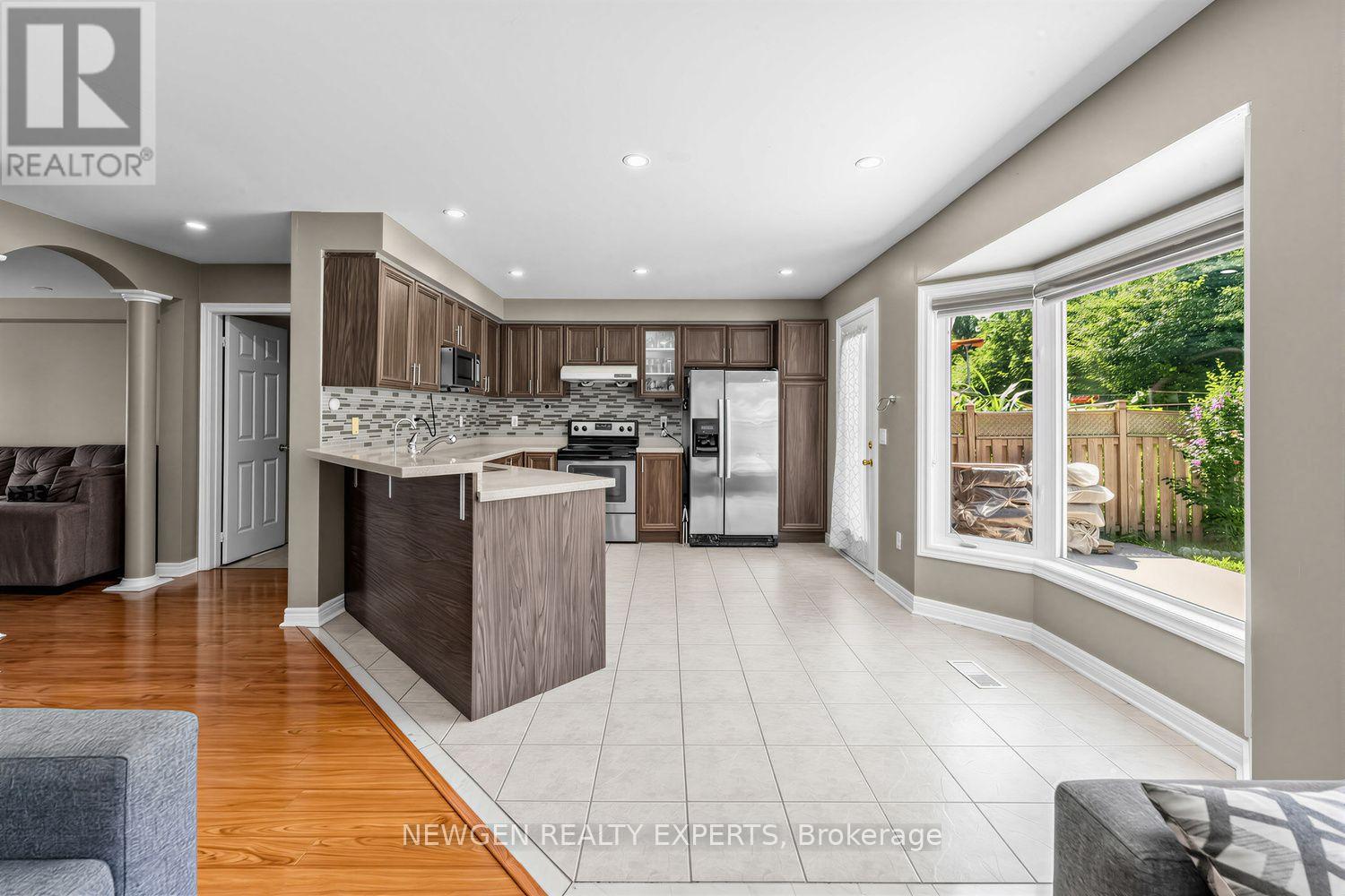 10 CHECKERBERRY CRESCENT - 12