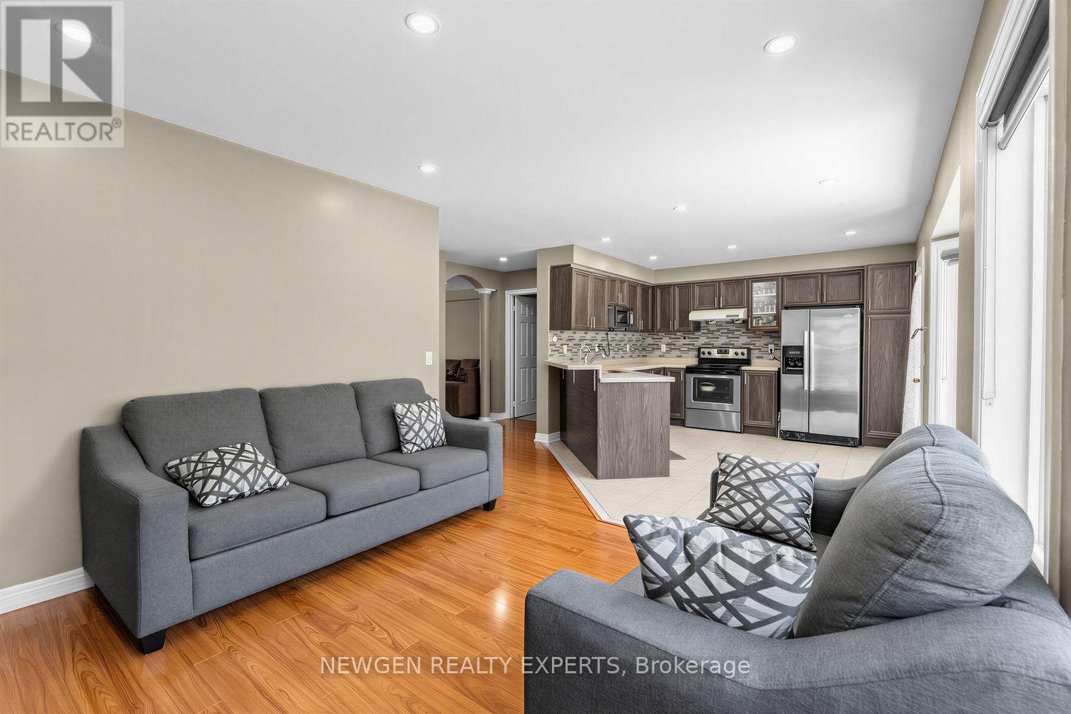 10 CHECKERBERRY CRESCENT - 19