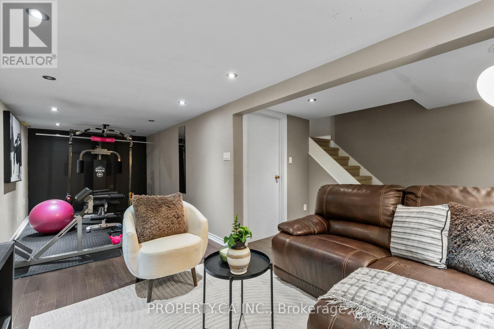 37 GLADSTONE SQUARE - 21