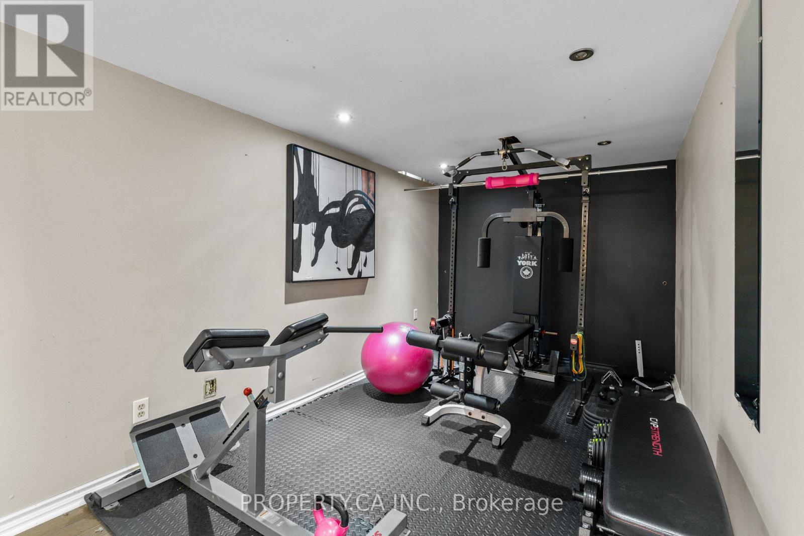 37 GLADSTONE SQUARE - 23