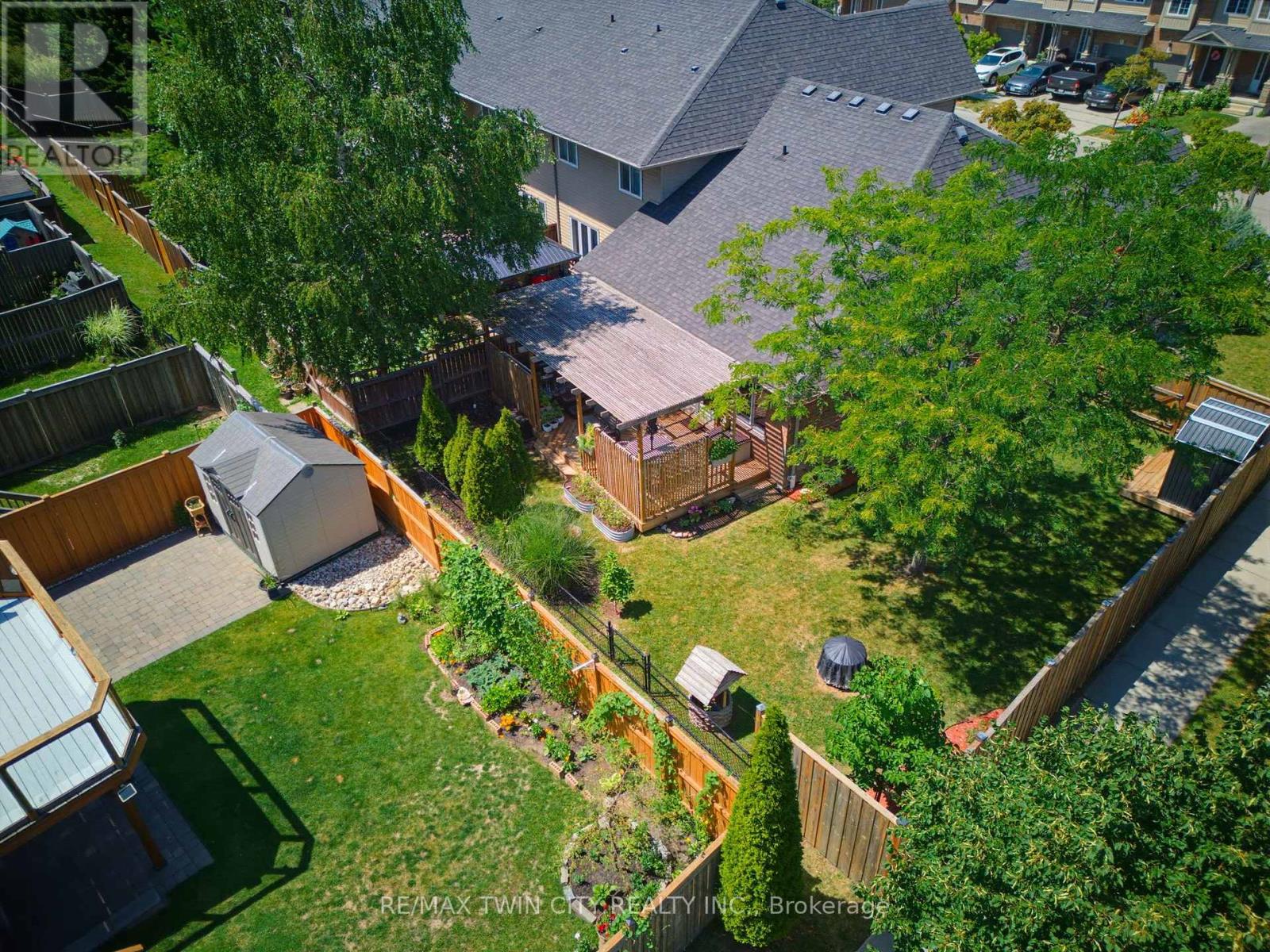 934 ZELLER CRESCENT - 27