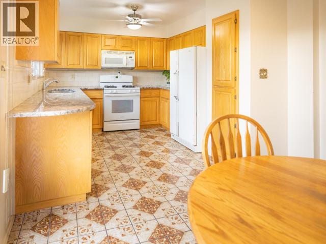 3571 MACKENZIE AVE - 16