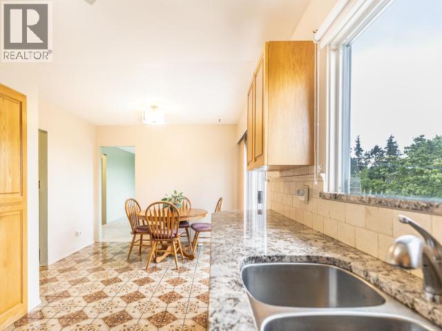 3571 MACKENZIE AVE - 17