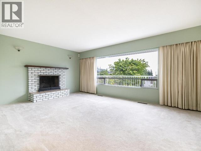 3571 MACKENZIE AVE - 18
