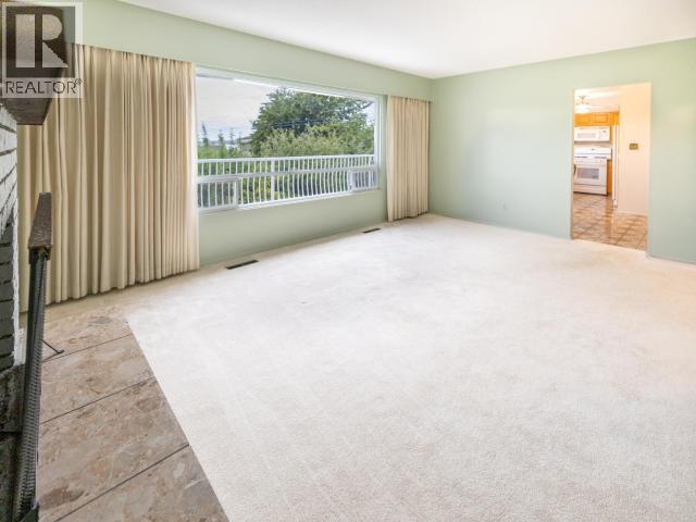 3571 MACKENZIE AVE - 19
