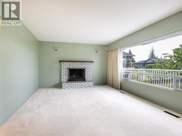 3571 MACKENZIE AVE - 20