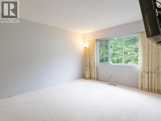 3571 MACKENZIE AVE - 21