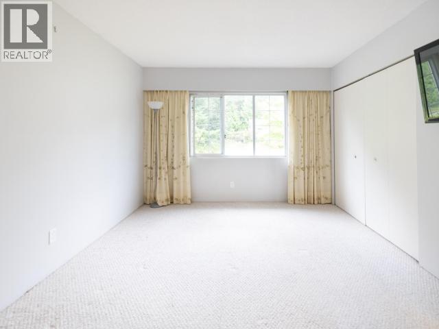3571 MACKENZIE AVE - 23