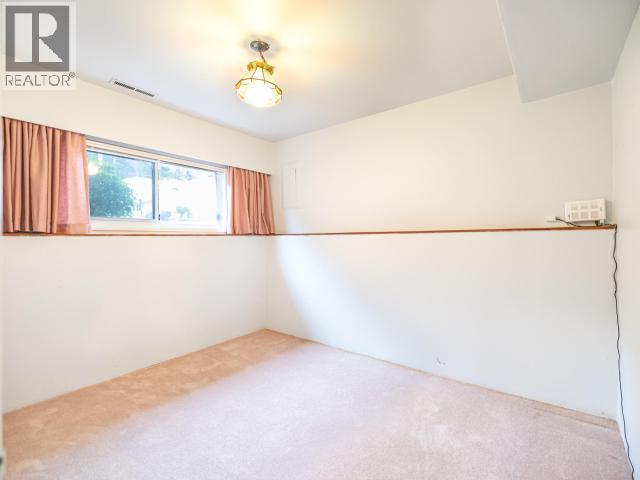 3571 MACKENZIE AVE - 29