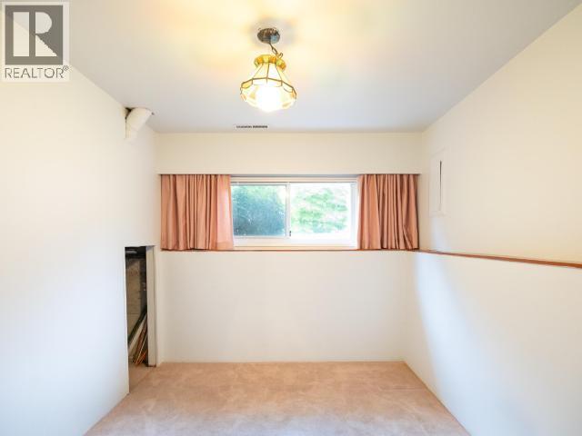3571 MACKENZIE AVE - 31