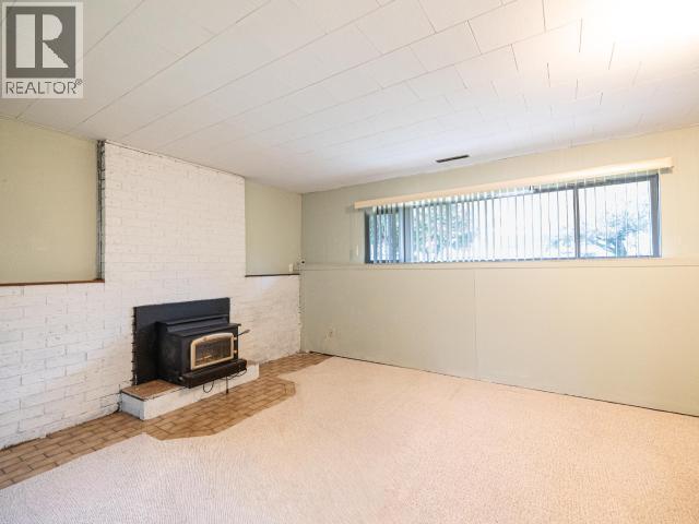 3571 MACKENZIE AVE - 32