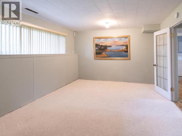3571 MACKENZIE AVE - 33