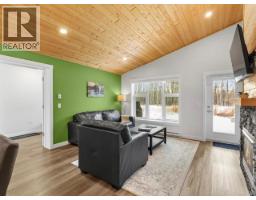 32 Takhini Meadows Drive, Whitehorse North, YT Y1A7A2 Photo 10
