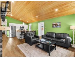 32 Takhini Meadows Drive, Whitehorse North, YT Y1A7A2 Photo 12