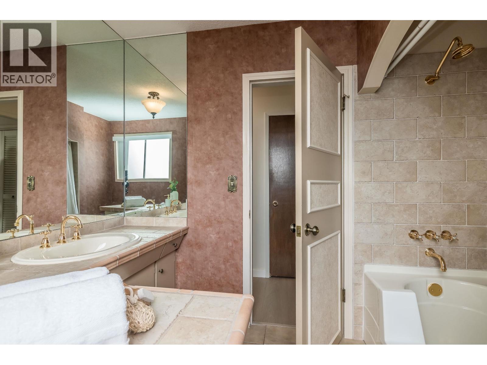 4 Bed, 3 Bath House for Sale in Coquitlam – 1168 CHARLAND AVENUE, Coquitlam – MLS# R3105447 - Image 7