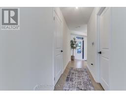 Mud room - 130 Blick Crescent, Aurora, ON L4G4A9 Photo 9