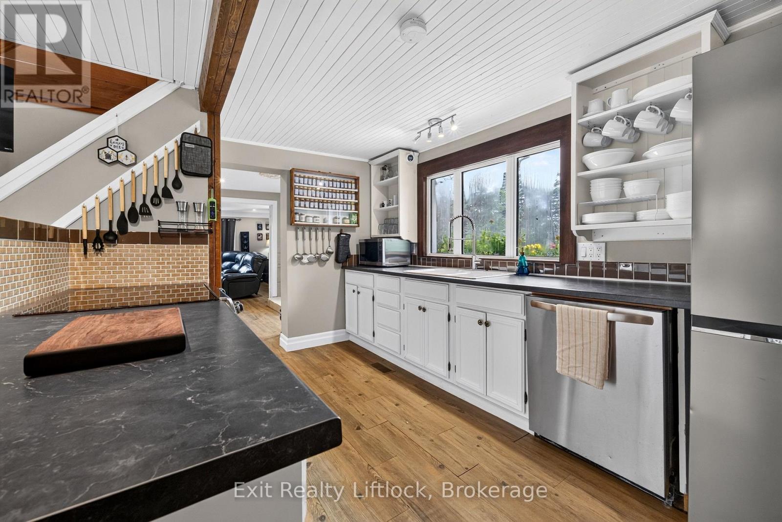 133 FARMERS ROAD - Image 12